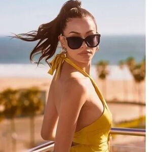 🎸QUAY🎸🔥NWT🔥Coffee Run Sunglasses in Black/Smoke Polar